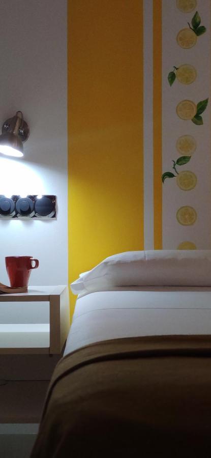 Hostal Santa Ana Colors Madrid Kültér fotó