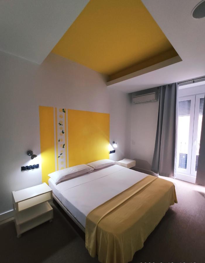 Hostal Santa Ana Colors Madrid Kültér fotó